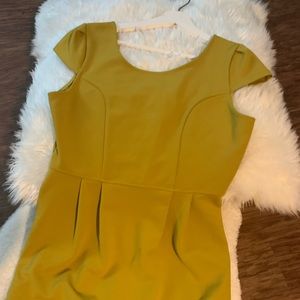 Worn once! Olive Green, cap-sleeve dress (Size Medium)